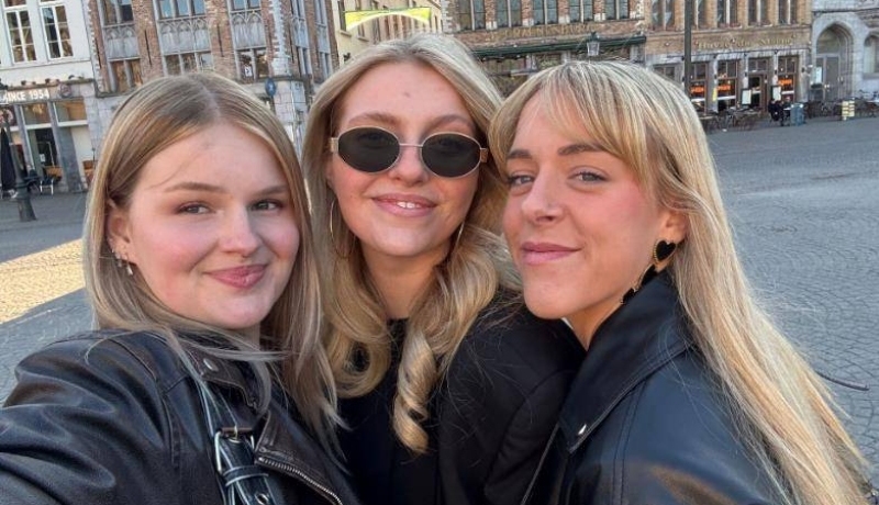 Studenten Voeding en Diëtetiek op uitwisseling in Brugge: Eva Willemsen-Merel de Gram en Pascalle Rietbergen (van links naar rechts)