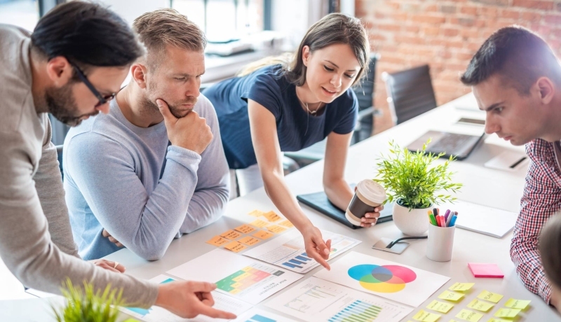 Cursisten werken samen met Design Thinking en AI