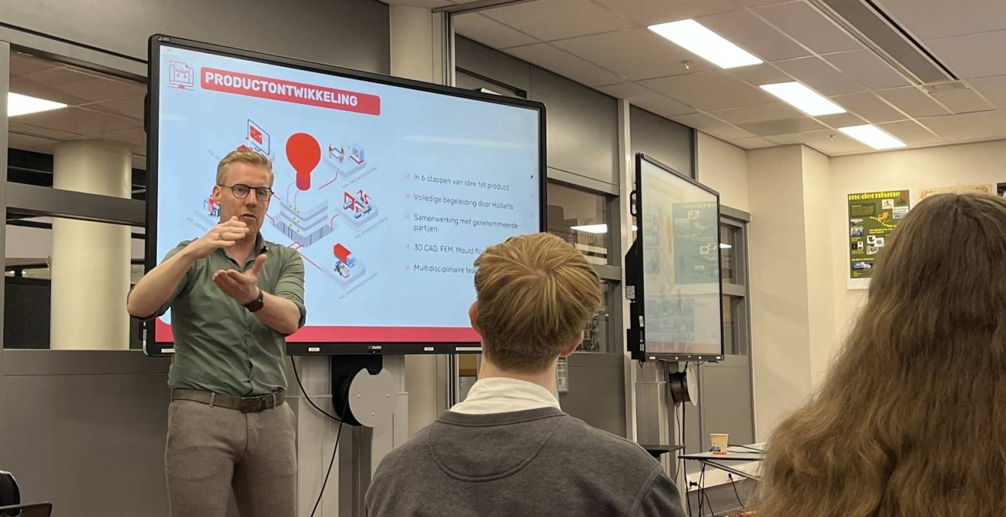 Onze 2e-jaars studenten Industrieel Product Ontwerpen (IPO) gingen de uitdaging aan om in één dag revolutionaire designs te bedenken voor parasolvoeten en beach flag houders tijdens pressure cooker