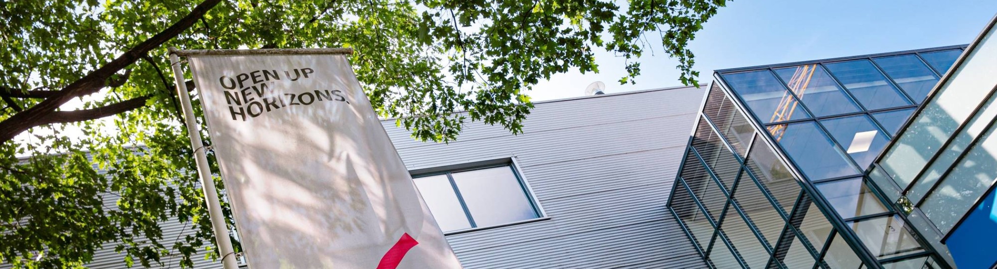 Arnhem, Ruitenberglaan 31, vlag, vooraanzicht, banier, wit