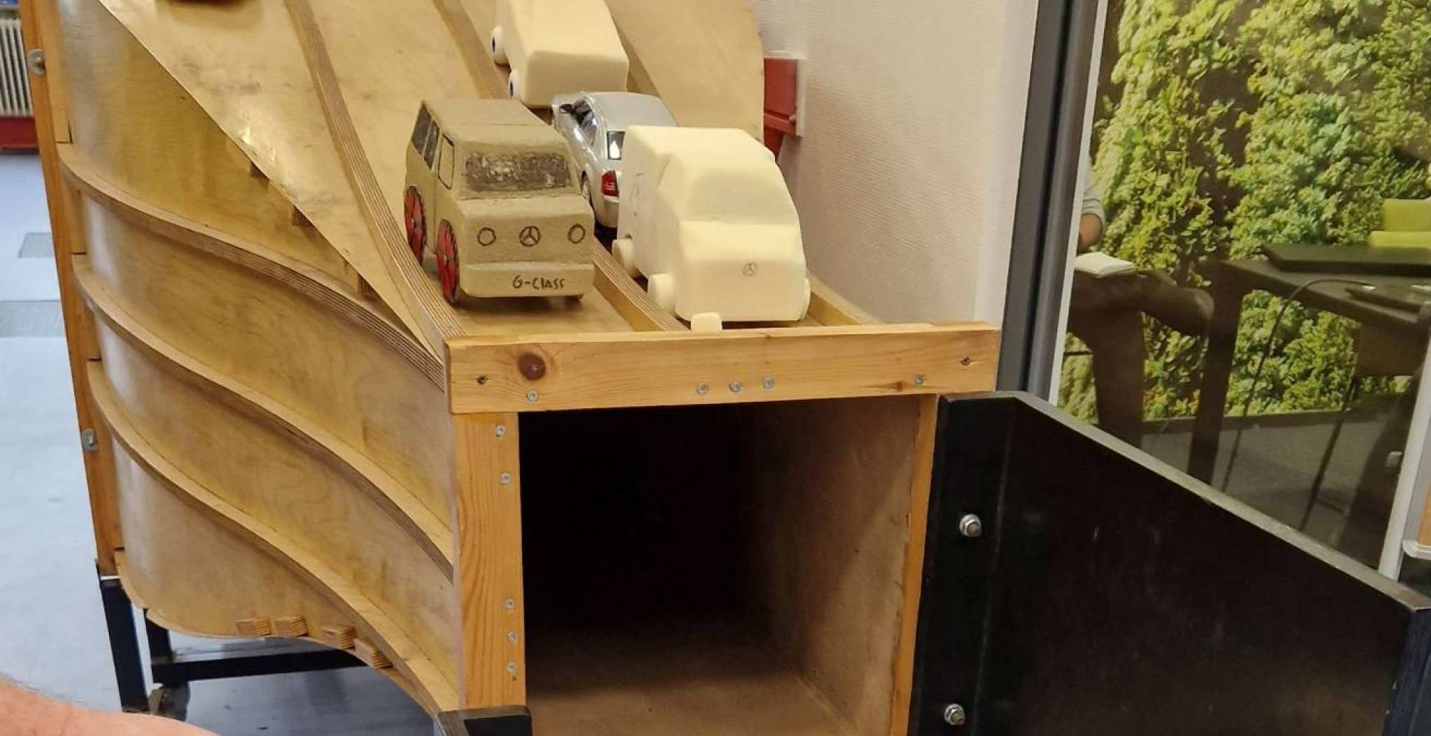 Door zelfgemaakte schaalmodellen in een windtunnel te testen, ga je onderzoeken welke vormgeving de minste luchtweerstand heeft.