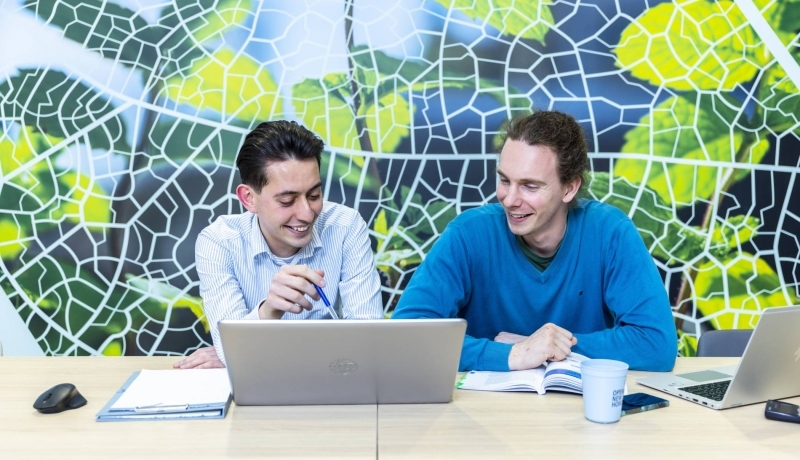 Studenten Finance & Control in overleg