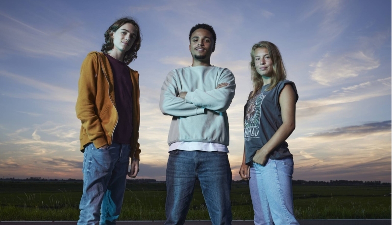 3 jonge mensen, canmpagnebeeld Civiele Helden