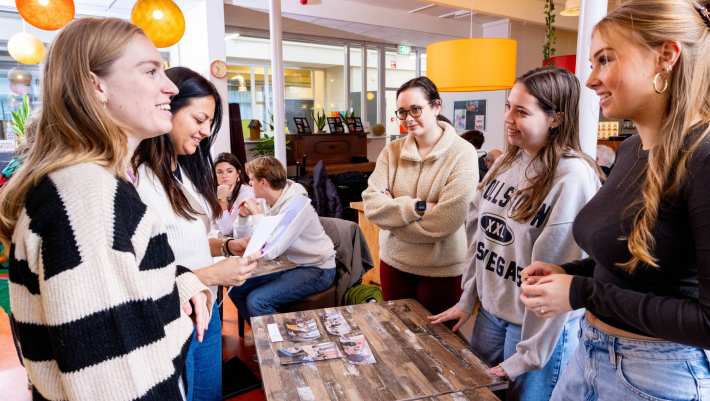 Labs en Werkplaats wijk Lindenholt-studenten-professionals en burgers aan het werk