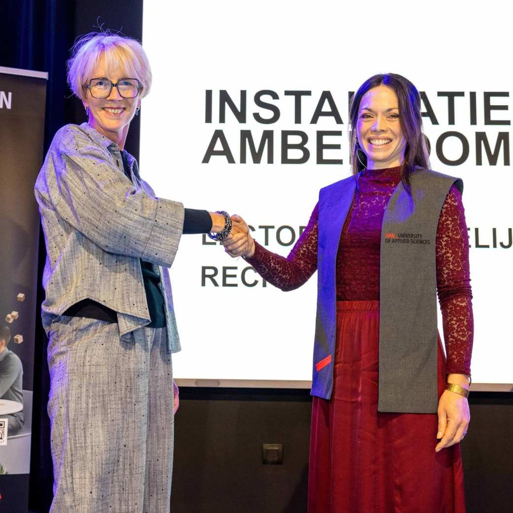 Amber tijdens de officiële installatie als lector Begrijpelijk en Toegankelijk Recht