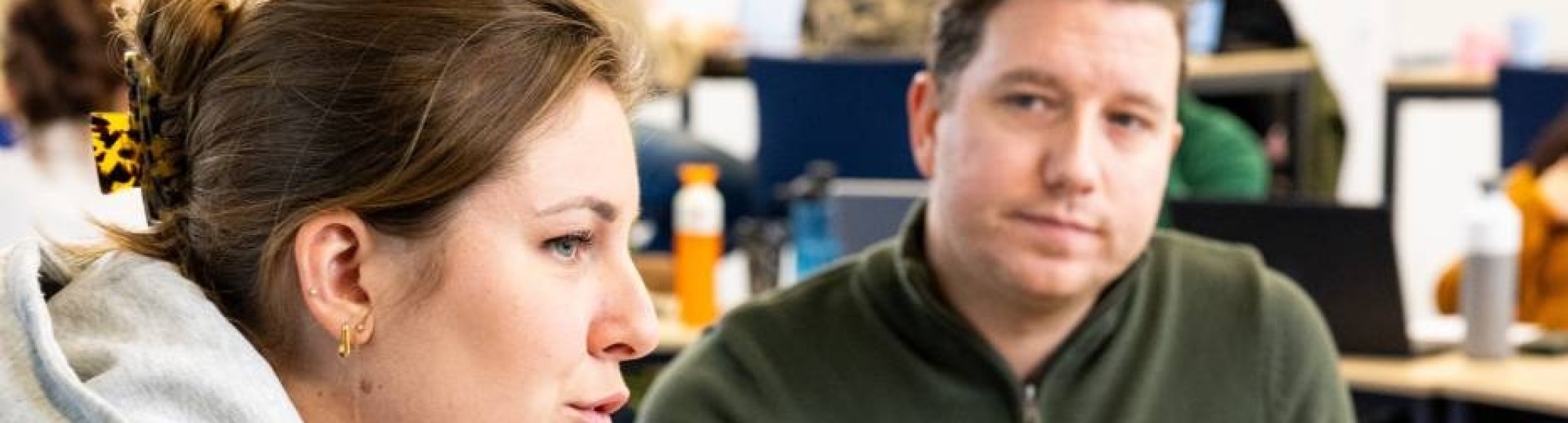 AMM LLO studente Lot licht iets toe aan medestudenten