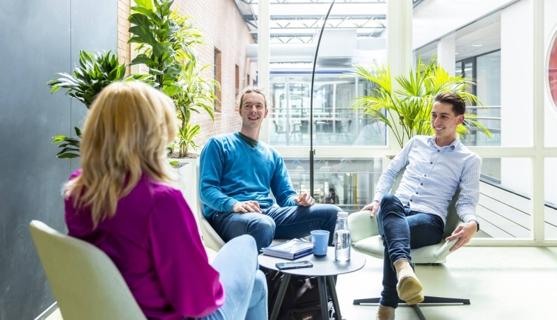 Studenten associate degree Accountancy in de klas