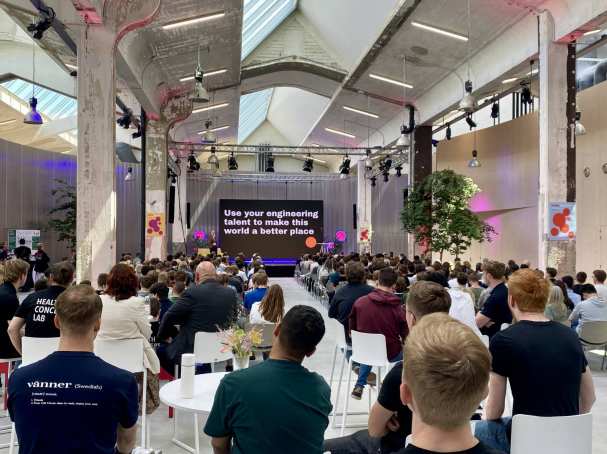 Foto van een presentatie op het IPKW bij Act Eventstudios