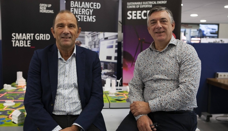 Tinus Hammink en Herman Janssen bij de Smart Grid Demo Table