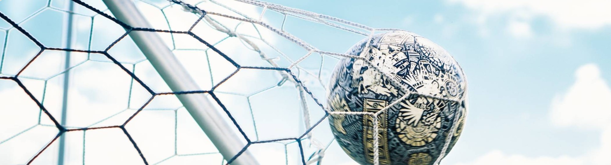 Headerafbeelding de match, goal, bal gescoord.