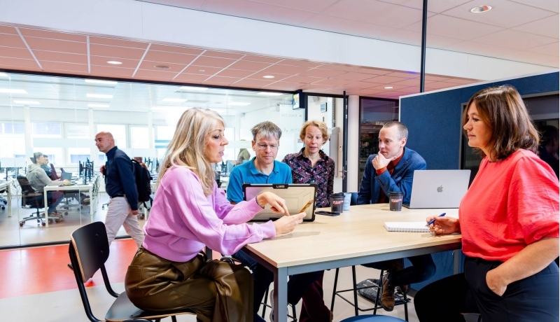 HAN docent-onderzoekers aan het overleggen