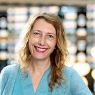 Portretfoto Barbara van der Meij voor website Centre of Expertise Sneller Herstel