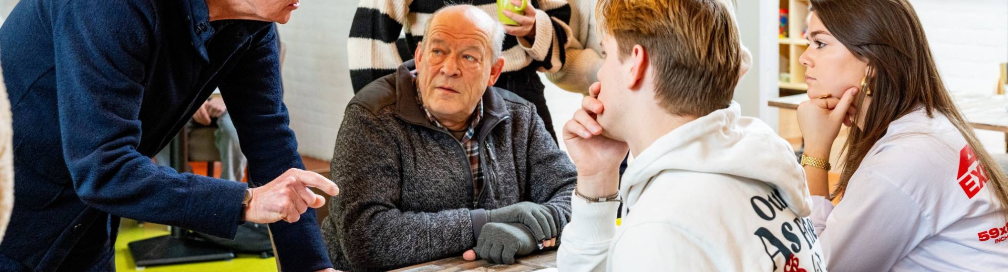 Labs en Werkplaats wijk Lindenholt-studenten-professionals en burgers aan het werk