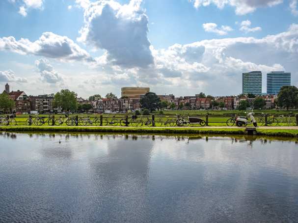 Stadsaanzicht Arnhem fietsen