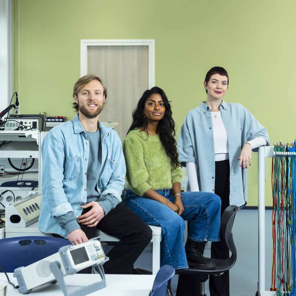 Drie masterstudenten op de Open Avond