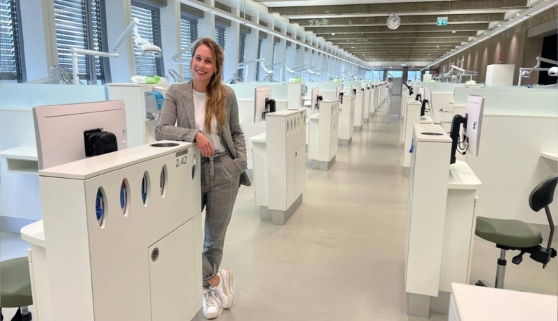 Renee Jenniskens in een praktijk