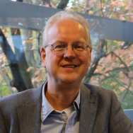 Portretfoto van opleidingscoördinator Accountancy Peter Kuppen in R31 Arnhem.