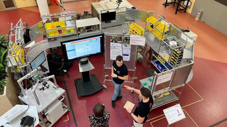 U shaped assembly cell USAC bij robotics at han