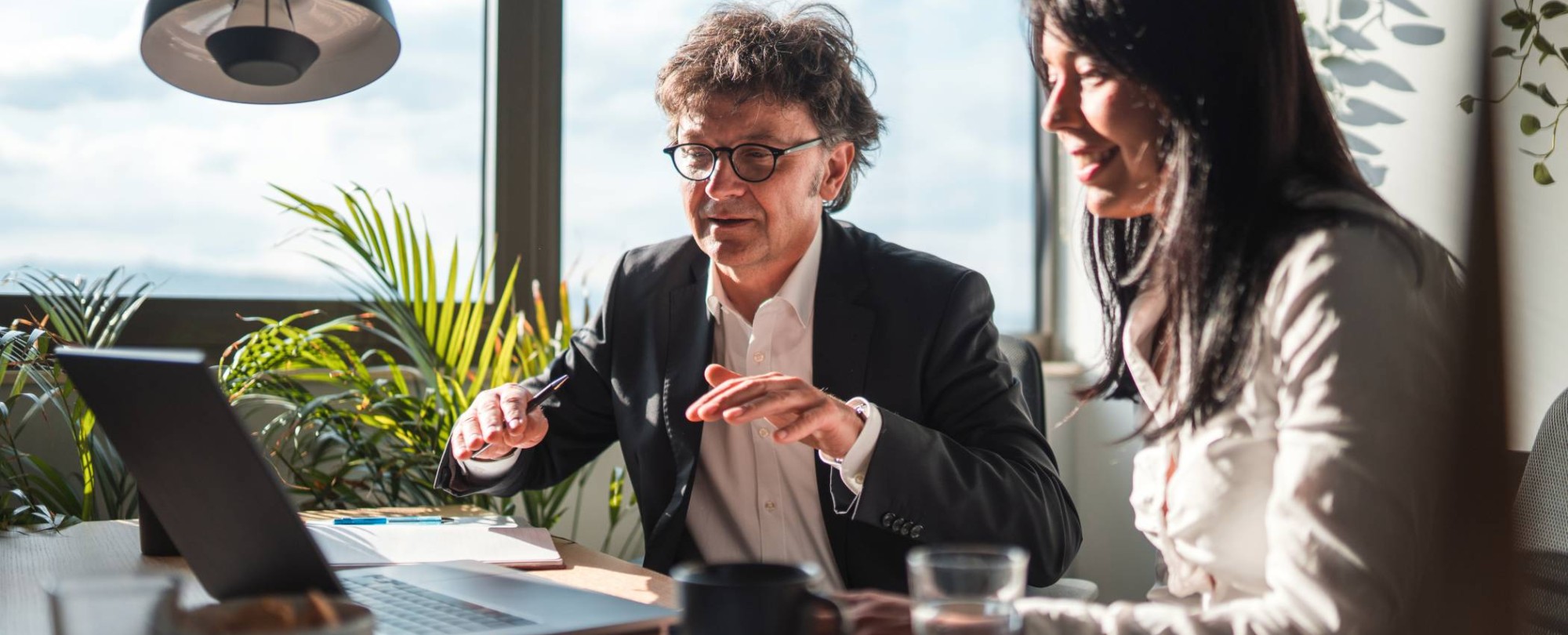 Integraal adviseur MKB in gesprek met MKB ondernemer