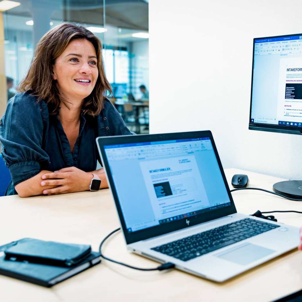 Bedrijfskunde deeltijd, studieadviesgesprek, studieadviseur, gesprek, praten, student, 2022