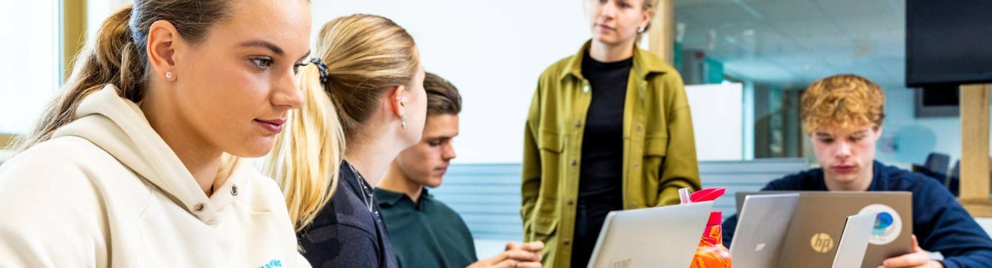 sportkunde  sportqube studenten aan het werk met docent2 2023