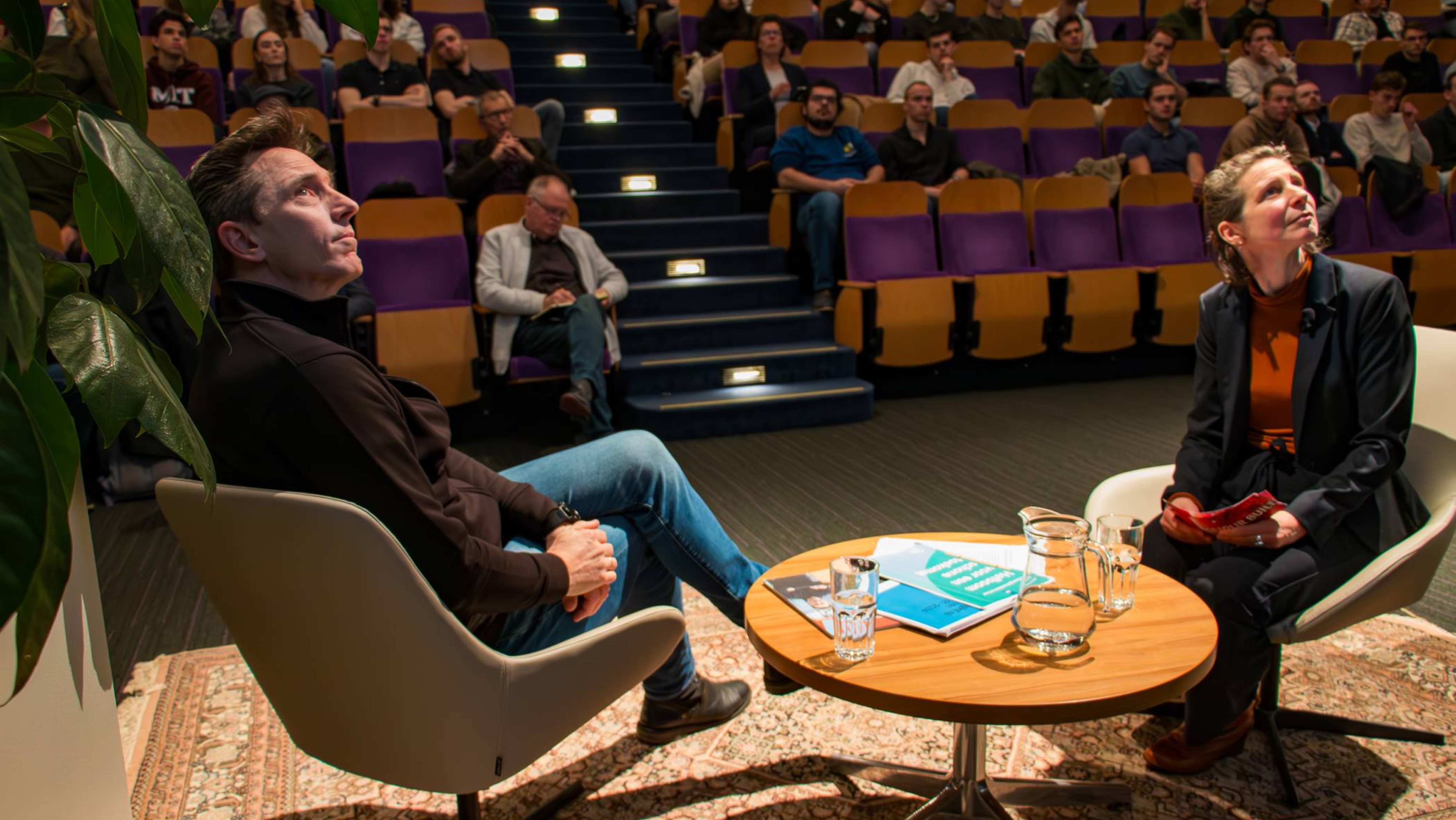 Collegetour Built met docent Hanneke Spoorenberg en Rijksbouwmeester Francesco Veenstra.