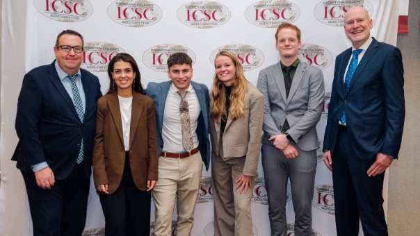 HAN sales team in pitch finale ICSC sales wedstrijd