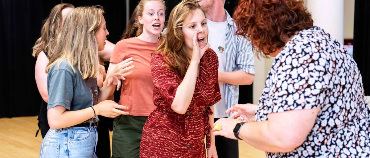 Groepje studenten dramatherapie