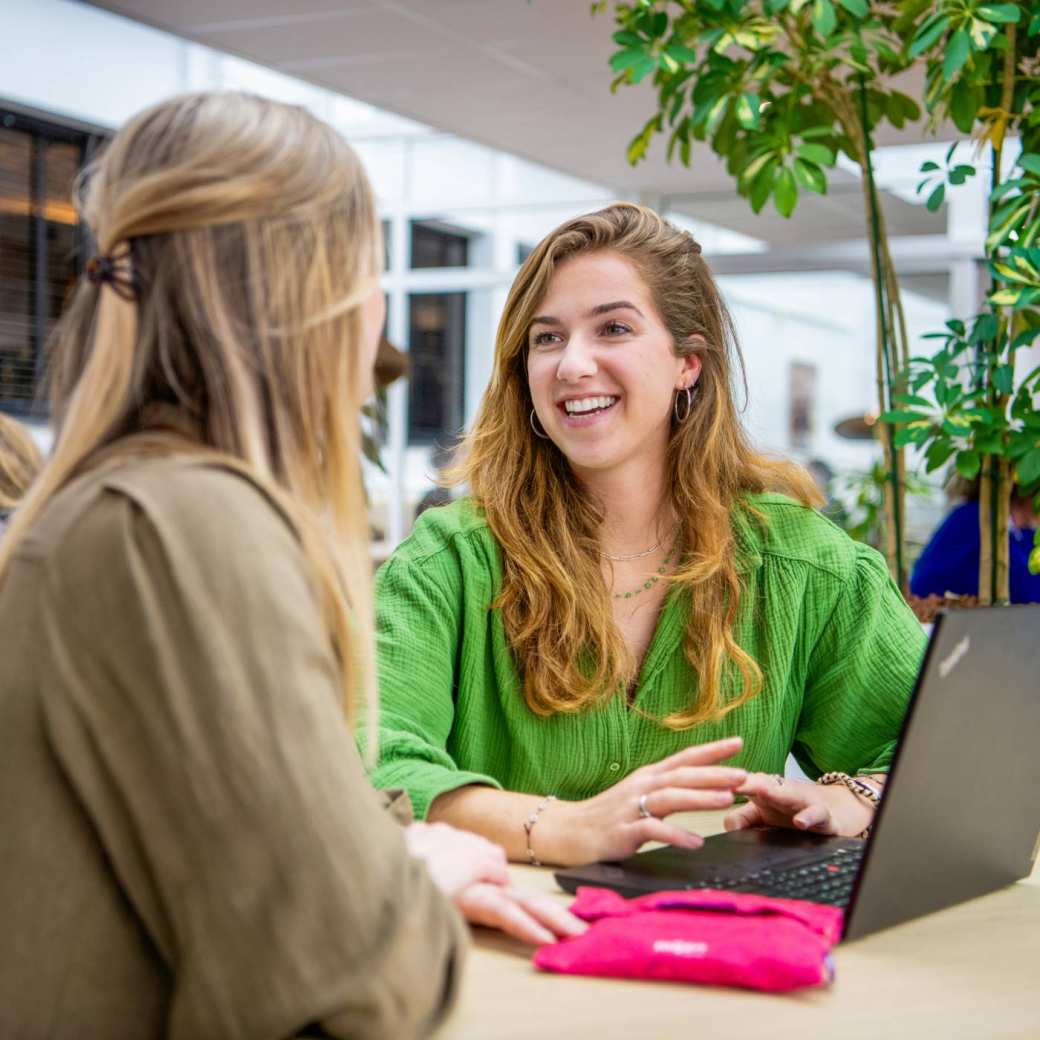 Oriëntatiegesprek master Transitie naar Gezondheid en Welzijn tijdens de Open Avond