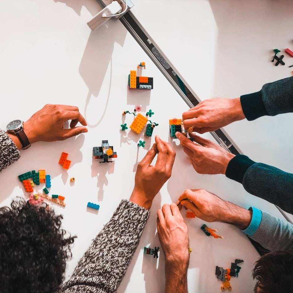 design thinking. Handen bouwen met Lego blokjes
