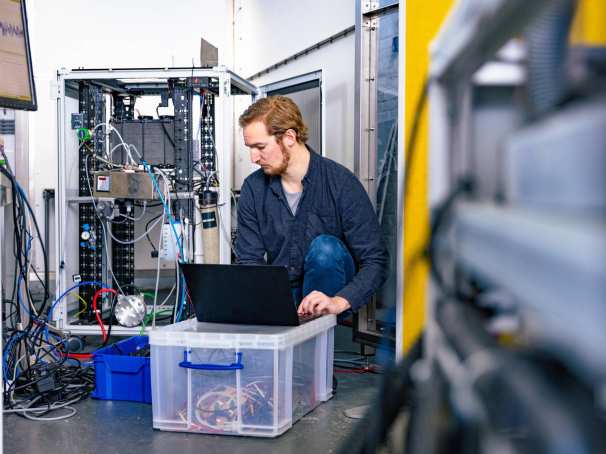 Ruben Bruins werkt bij de waterstof brandstofcel H2lab Waterstoflab IPKW