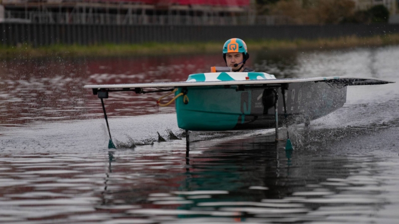 HAN Solarboat tijdens testvaart