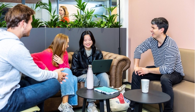 studenten HAN EFMD accreditatie laptop International Business HAN Arnhem