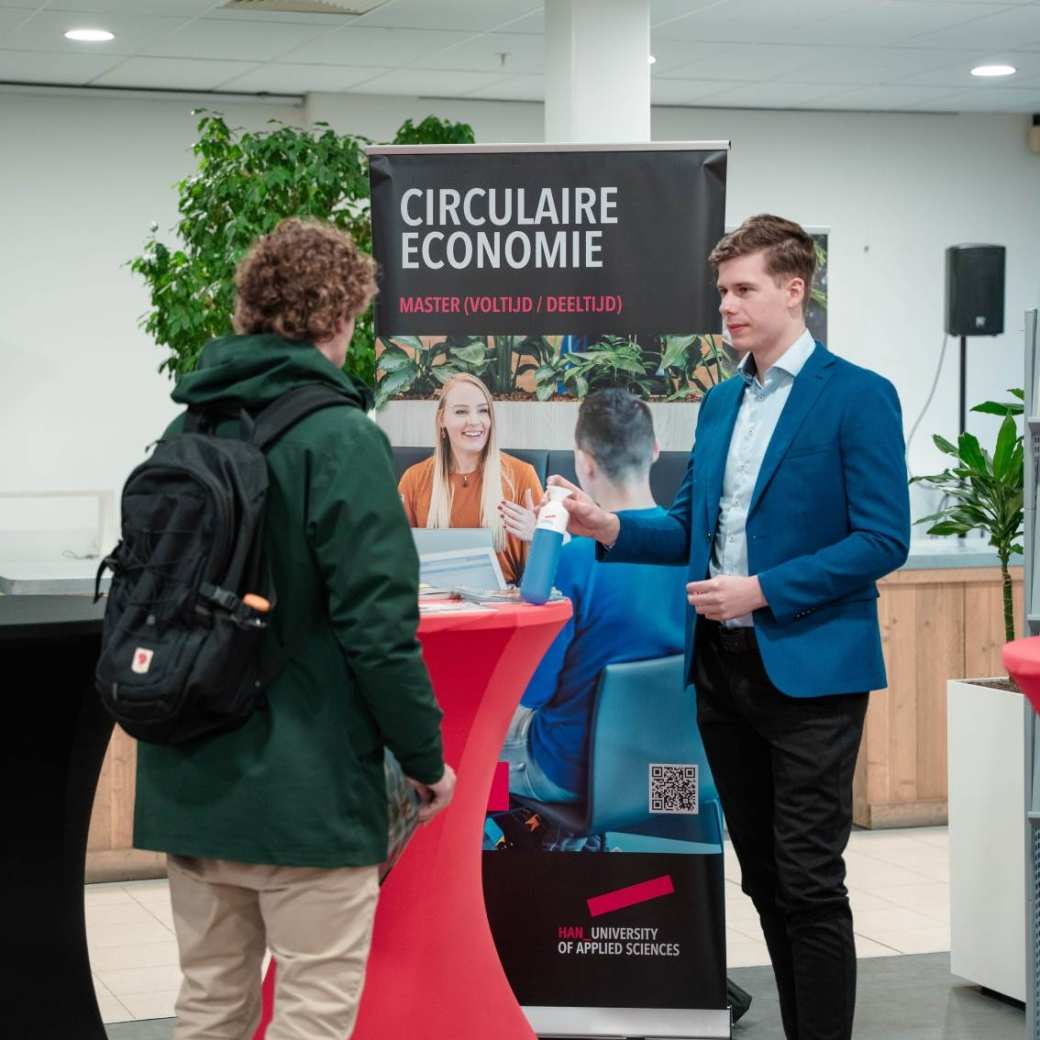 Foto's Open Avond maart voor de deeltijd studies. De sfeer op de HAN in Arnhem.