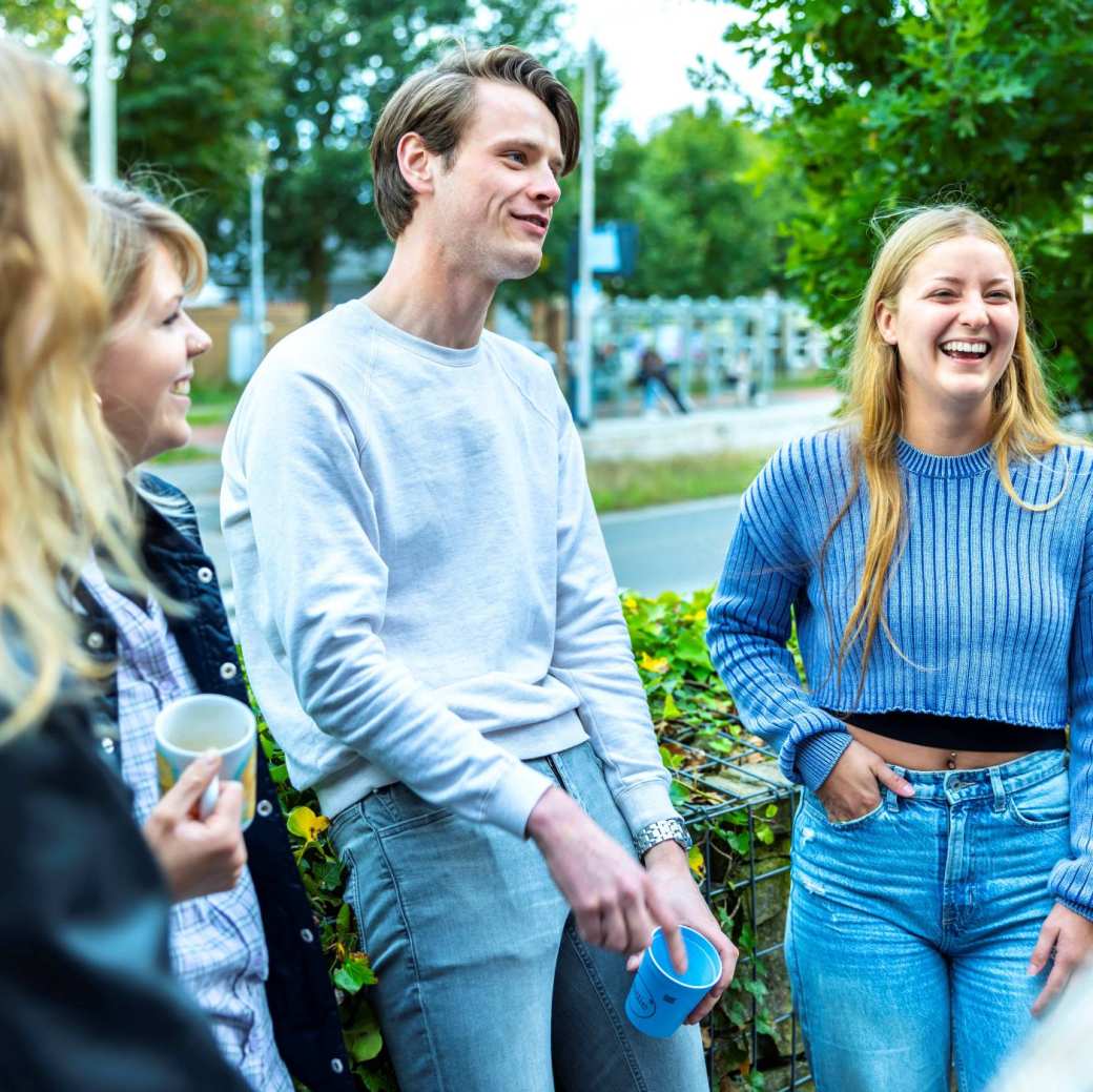 Studenten social work in gesprek