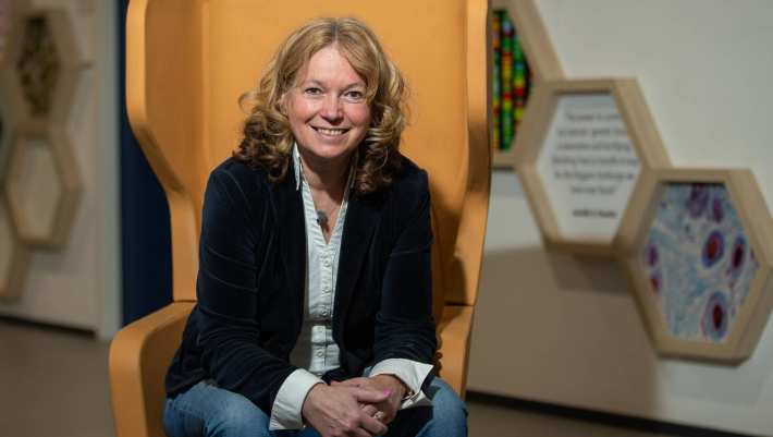 Carin Dietz vertegenwoordigt Chemie en Chemistry in het stagebureau van ATBC