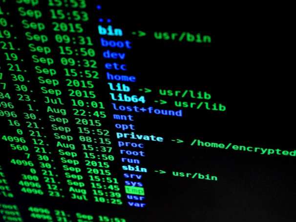 van IT code op laptopscherm