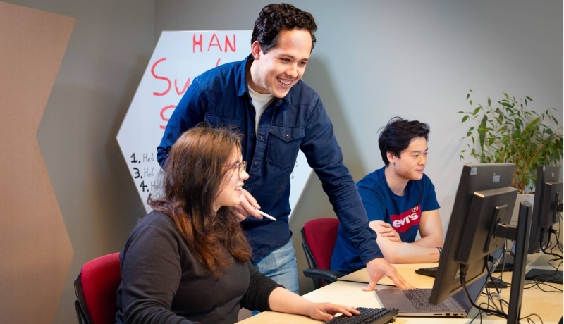 Mensen die samen werken
