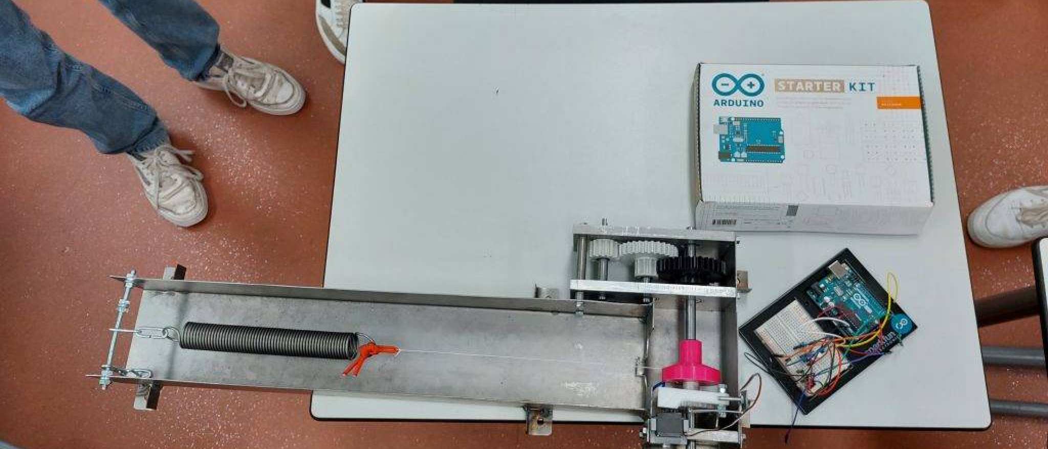 1e-jaars studenten Werktuigbouwkunde aan de HAN in Arnhem doen in semester 2 een studieproject over verschillende vormen van mechanische opslag. Hier zit ook een wedstrijdelement aan vast: de Mechanische Batterij. Denk aan een vliegwiel, magneet, trekveer, torsieveer, enzovoorts!
