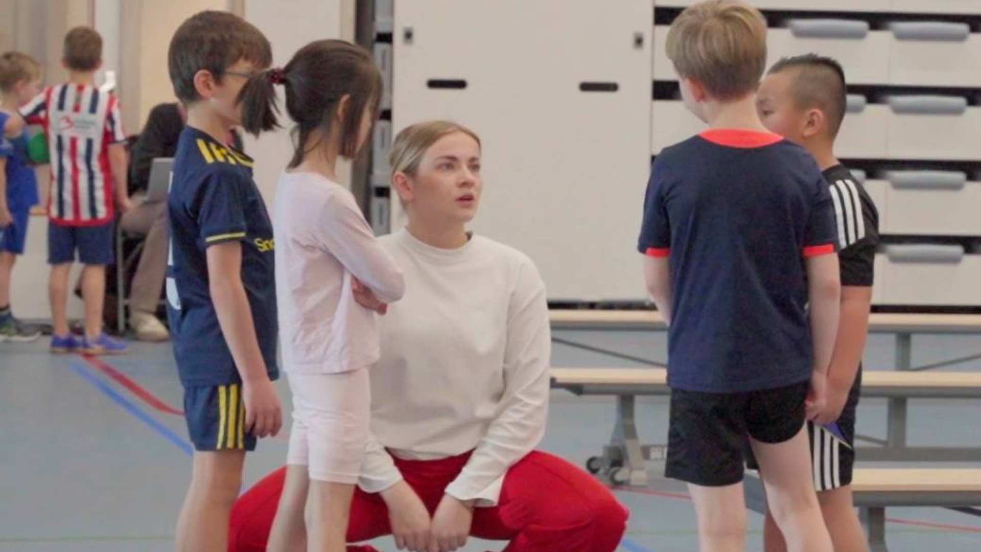 alo alumna ymke janssen vertelt over haar werk als gymdocent bij een basisschool