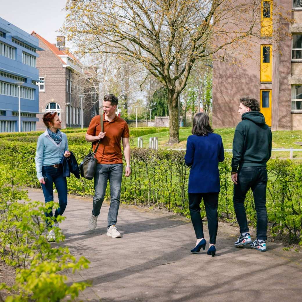 Learning & Development deeltijd, laan van scheut 10, lopen, praten, overleggen, student en docent, 2022
