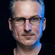 Portretfoto van docent Patrick Kreling voor het event Open Up.. Your Talent van de Academie IT & Mediadesign