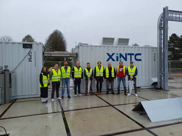 Groep docenten, betrokken bij H2NPD, op bezoek bij XINTC.