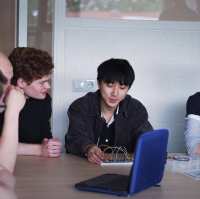 Eerstejaars studenten Elektrotechniek aan de HAN werken samen