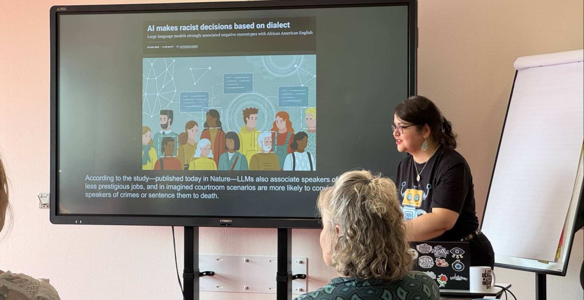 Foto van dr. Parisa Mehran tijdens haar workshop 'The Ethics of AI: Unmasking the biases'