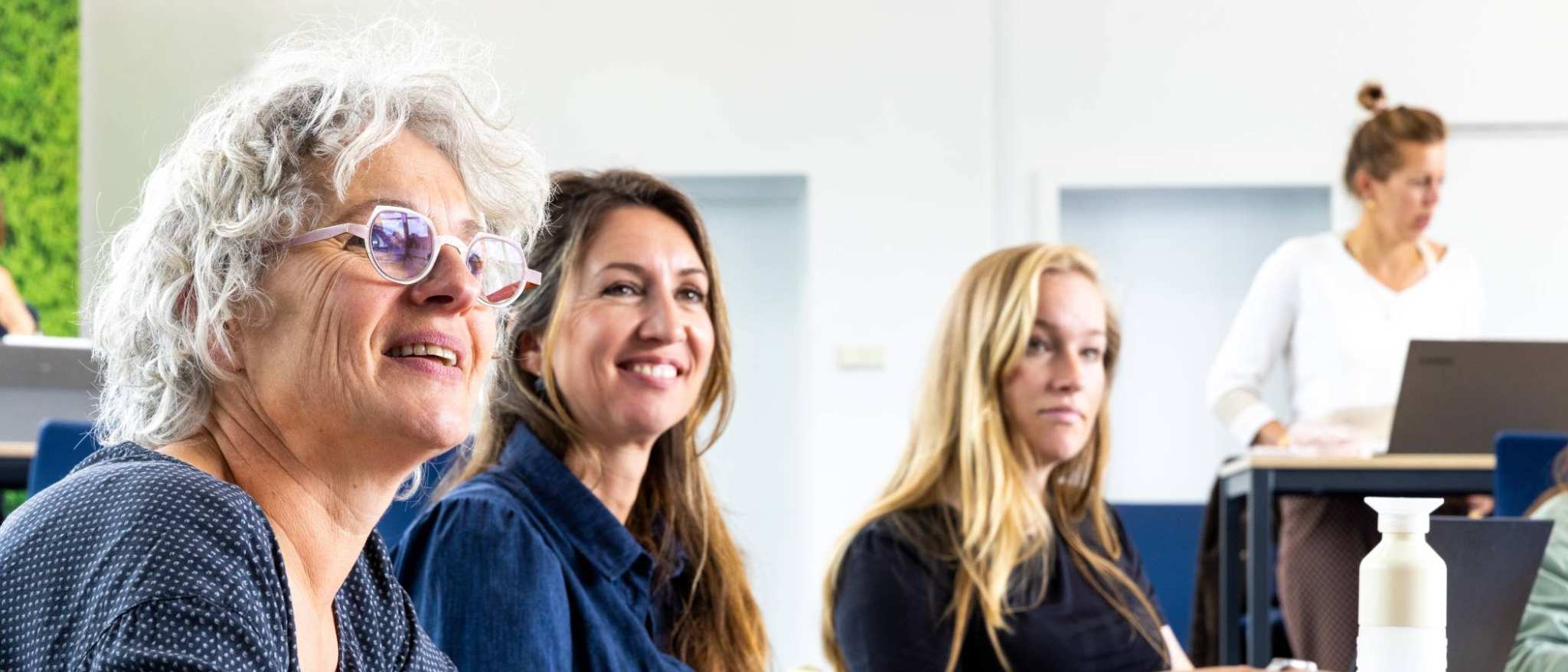 Studenten van de master pedagogiek volgen een les op de groenewoudseweg