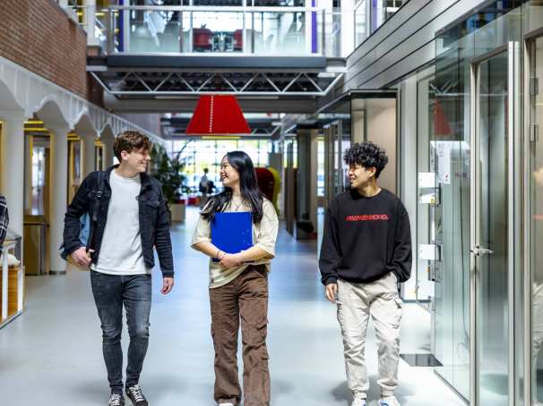 Studenten in ISB Basecamp