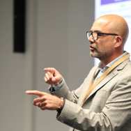 Egbert Willekes geeft een presentatie over CSRD.