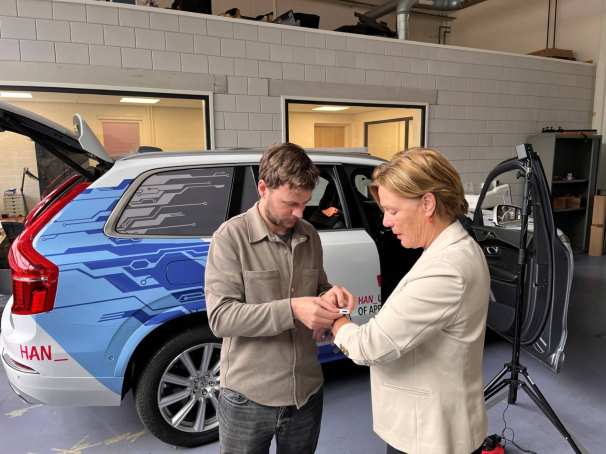 Christine de Vries krijgt skin conductance tijdens HUBRIS onderzoek.