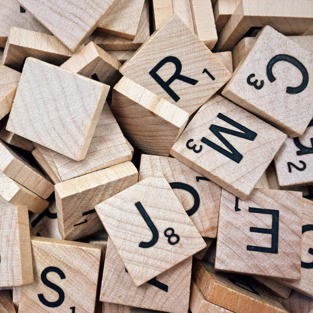 studiecluster, cluster lerarenopleidingen, taal en communicatie, scrabble blokjes met letters, 2021